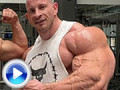 Michal KRIŽÁNEK - mimosúťažný tréning hrudníka a bicepsov